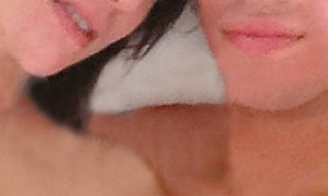 ΣΟΚ: Πασίγνωστη ηθοποιός γυμνή στο κρεβάτι με ανήλικο! «Ο μικρός ήταν ξαναμμένος και…» (pics)