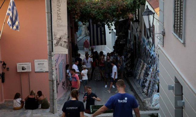 Χωρίς ρεύμα η Πλάκα - Φωτιά στον υποσταθμό της ΔΕΗ