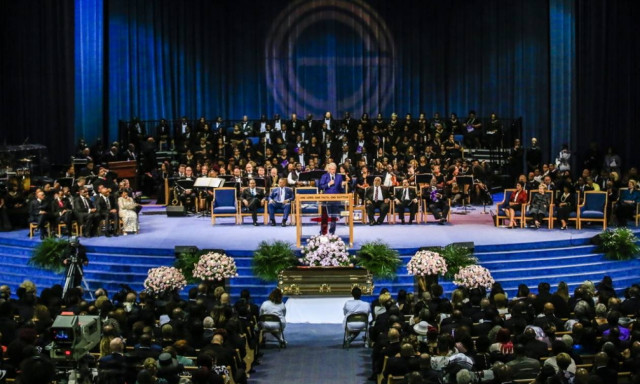 Aretha Franklin: Αποχαιρέτησαν τη μεγάλη ντίβα της soul σε μια τελετή γεμάτη μουσική (pics+vids)