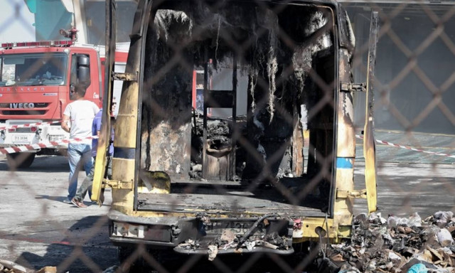 Μυστήριο στο πλοίο «Ελευθέριος Βενιζέλος»: Βρήκαν καραμπίνα σε φορτηγάκι που κάηκε