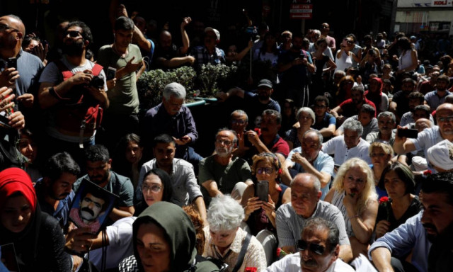 Χαμός στην Πόλη: Ο Ερντογάν έβαλε τεθωρακισμένα για να διαλύσουν τις «Μητέρες του Σαββάτου» (pics)