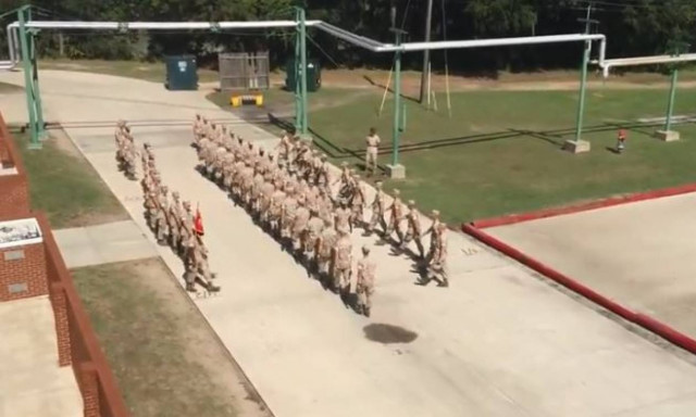 Άψογος συντονισμός: Απίστευτο βίντεο από επίδειξη Αμερικανών πεζοναυτών (vid)