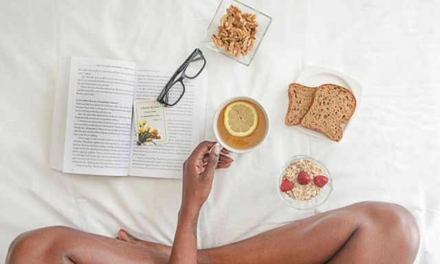 Τι ώρα πρέπει να τρως πρωινό και βραδινό για να χάσεις λίπος;