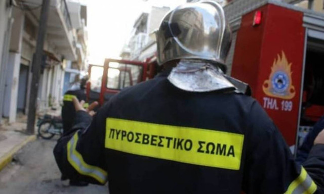 Firefighters control Zografou apartment blaze