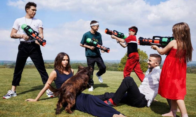 Η οικογένεια Beckham στο cover της Vogue – Oups! Λείπει ένας…