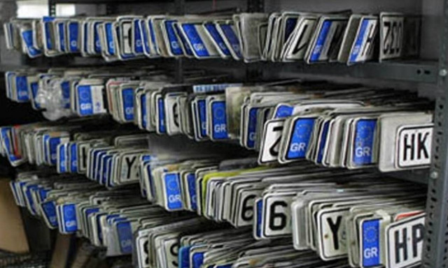 Απόφαση - «βόμβα»: Υποχρεωτική η ασφάλιση και των αυτοκινήτων σε ακινησία