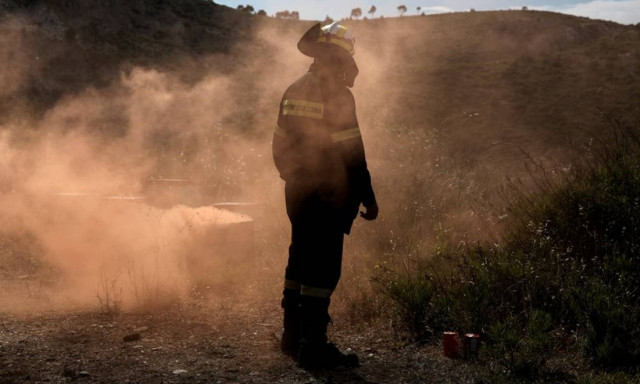 Υπό έλεγχο η φωτιά στο Πέραμα