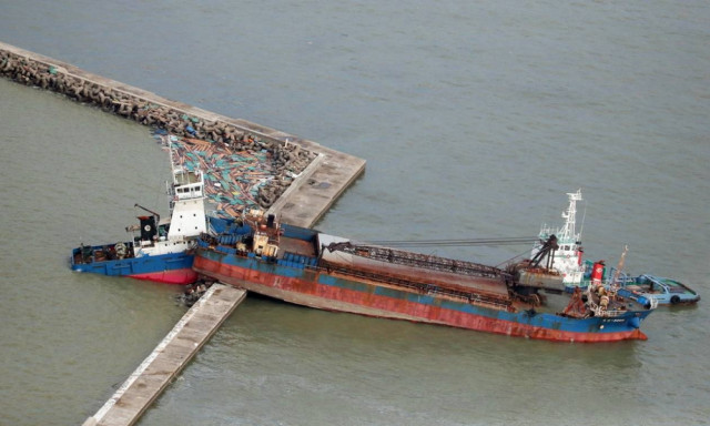 Ιαπωνία: Τραγικός ο απολογισμός από το πέρασμα του τυφώνα Τζέμπι (pics&vid)