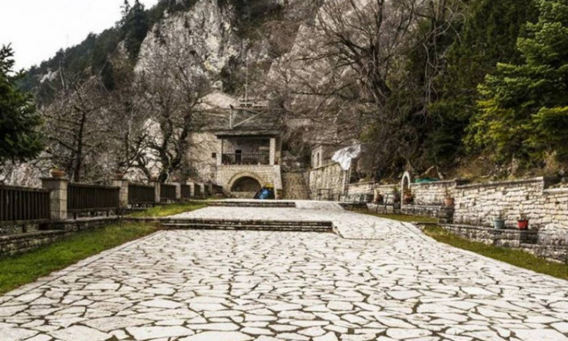 Παναγία Πελεκητή, το μοναστήρι με τα κελιά στους βράχους και το κρυφό σχολείο