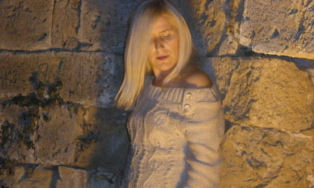 Φρίκη στα Κατεχόμενα: Σύζυγος και γιος στραγγάλισαν και έλιωσαν το κρανίο 45χρονης (pics)