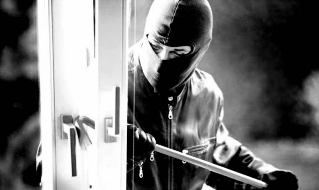 Νύχτα μαρτύριο για οικογένεια στην Κεφαλονιά - Κουκουλοφόροι εισέβαλαν στο σπίτι τους