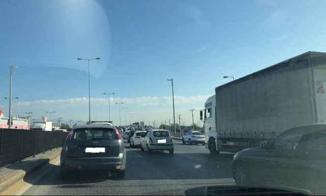 ΤΩΡΑ: «Κόλαση» ο Κηφισός λόγω τροχαίου - Ουρές χιλιομέτρων