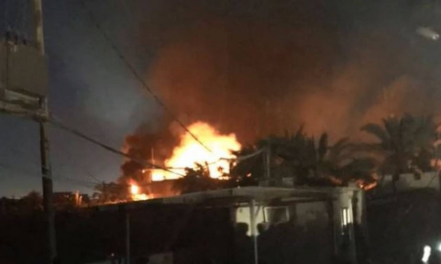 Στις φλόγες η πρεσβεία του Ιράν στο Ιράκ (vid)