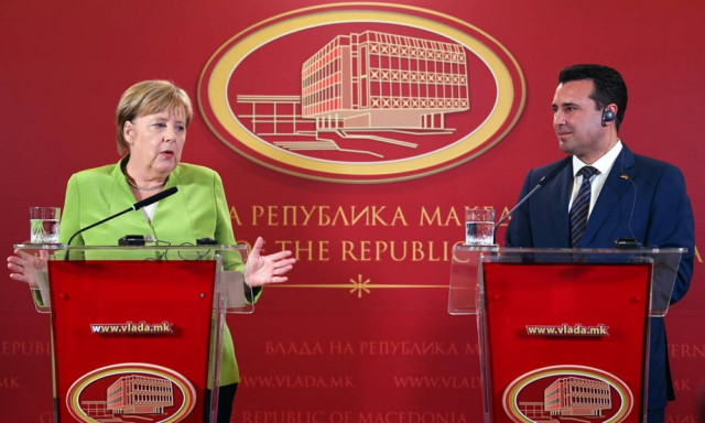 Μέρκελ σε Σκόπια: Αλλάξτε το όνομά σας με το δημοψήφισμα για να μπείτε σε ΝΑΤΟ και Ε.Ε.