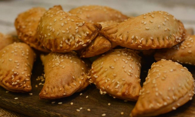 Η συνταγή της ημέρας: Πιτάκια με κιμά και φέτα