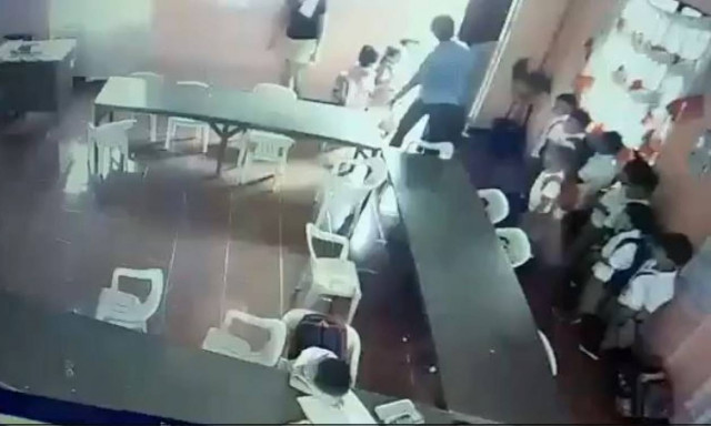 Η πρώτη ημέρα στο σχολείο μετά τις διακοπές είναι δύσκολη - Δείτε το ξεκαρδιστικό βίντεο