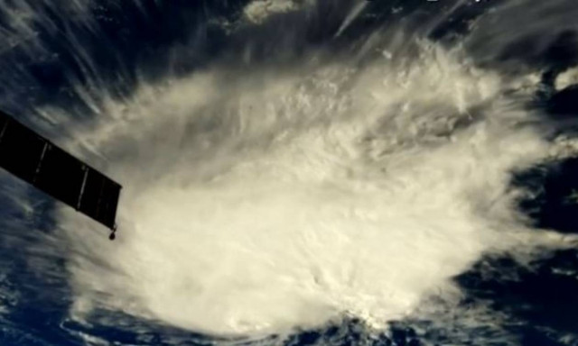 Συναγερμός στις ΗΠΑ για τον τυφώνα Φλόρενς: Εκκενώνονται περιοχές (vids)