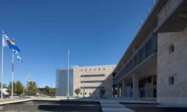 Θεσσαλονίκη: Κατέβασαν την σημαία της ΕΕ και ανέβασαν της Βεργίνας