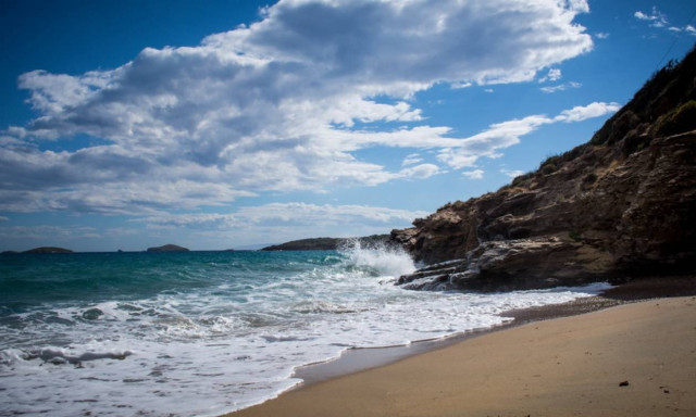 «Διχασμένος» ο καιρός της Τετάρτης με ηλιοφάνεια, μποφόρ και καταιγίδες (pics)