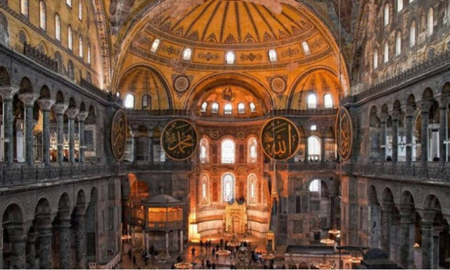 Παραμένει Μουσείο η Αγιά Σοφιά