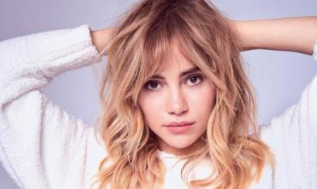 Curtain bangs: Δώσε μία πιο θηλυκή εκδοχή στις αφέλειες φέτος