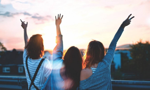 Τρεις δημιουργικοί τρόποι να μην χάσεις τους φίλους από το σχολείο σου