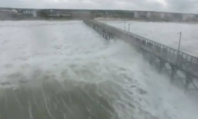 ΗΠΑ: Ο κυκλώνας Φλόρενς «σφυροκοπά» την Καρολίνα (vid)