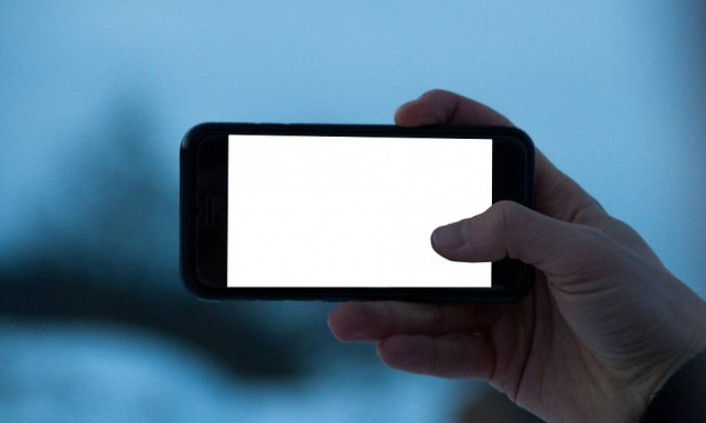 Τραγωδία: 15χρονος βρήκε φρικτό θάνατο στην προσπάθειά του να βγάλει μια selfie (pics+vid)