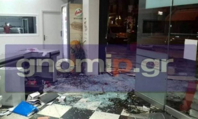 Πάτρα: Αυτοκίνητο μπήκε σε κρεοπωλείο-Τραυματίστηκαν δύο άτομα