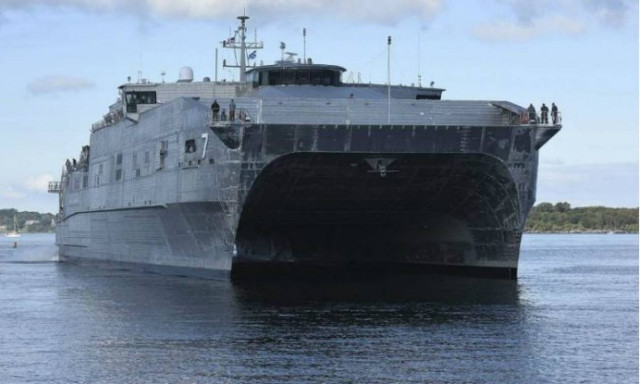 Στη βάση της Σούδας το αμερικάνικο καταμαράν USNS Carson City (video)