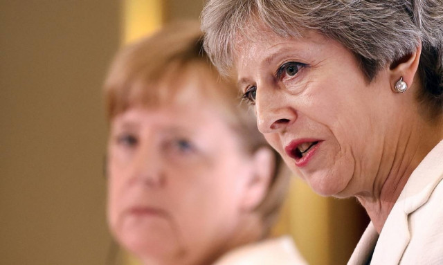Ξεκινά το «παζάρι» για το Brexit η Τερέζα Μέι – Συναινετικό «διαζύγιο» ζητά η Μέρκελ