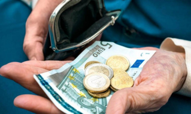 «Τρικλοποδιά» στις συντάξεις βάζουν οι δανειστές: Κανονικά θα γίνουν οι μειώσεις από 1/1/2019