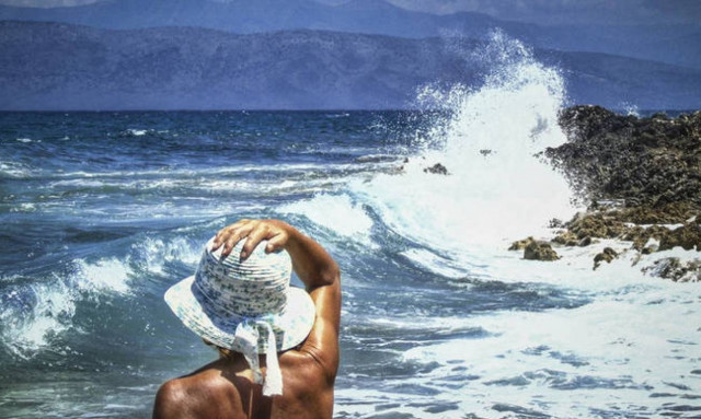 Καιρός τώρα: Με λίγες νεφώσεις, ισχυρά μελτέμια και καλές θερμοκρασίες η Πέμπτη (pics)