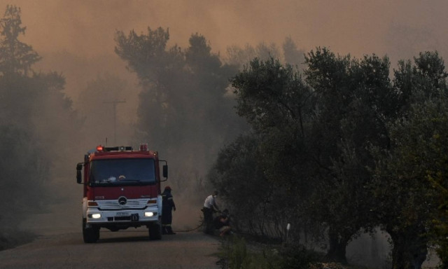 «Μάχη» με τις φλόγες σε Αχαΐα, Ηλεία και Αιτωλοακαρνανία