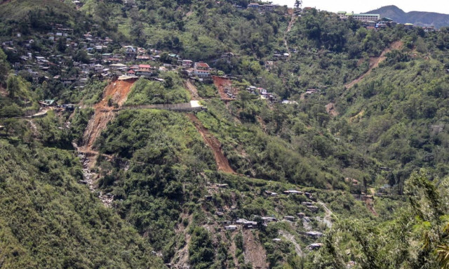 Φιλιππίνες: Είκοσι δύο νεκροί και δεκάδες αγνοούμενοι μετά από κατολίσθηση (pics&vids)