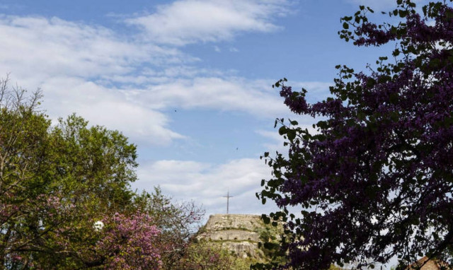 Καιρός: Καλοκαιρινός ο καιρός το Σάββατο - Σε ποιες περιοχές θα βρέξει την Κυριακή
