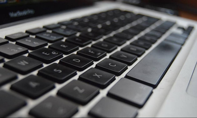 Το «ξεκατίνιασμα» της ελληνικής δημοσιογραφίας και η κομματίλα