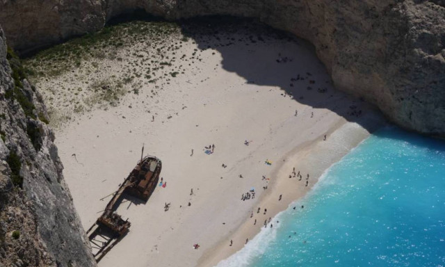 Ζάκυνθος: Άνοιξε και πάλι η παραλία του Ναυαγίου