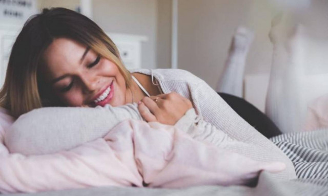 3 DIY συνταγές για πρόσωπο και μαλλιά που θα σε αναζωογονήσουν