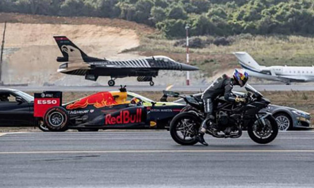 Δείτε τι έγινε στην πιο δυνατή κόντρα ταχύτητας της ιστορίας (βιντεο)