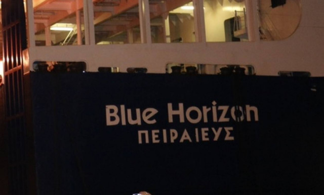 Σύγκρουση δύο επιβατηγών πλοίων στο λιμάνι του Πειραιά