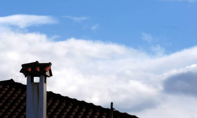 Ασύλληπτη τραγωδία στην Άνδρο: Νεκρός 40χρονος που έπεσε από καμινάδα