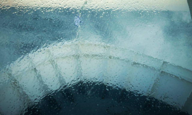 «Σκοπελίτης» εναντίον «Ξενοφώντα»: Η «μάχη» του πλοίου με τα μανιασμένα κύματα στις Κυκλάδες (pics)