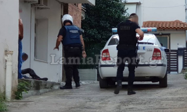 Λαμία: Μάχη για τη ζωή της δίνει η 25χρονη που μαχαιρώθηκε από τον αδελφό της φίλης της