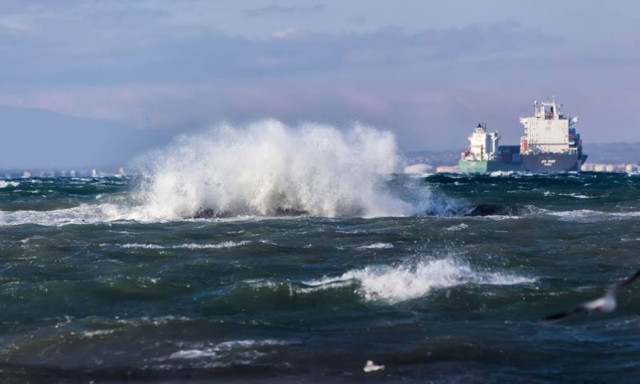 Ships to stay docked in Piraeus, Rafina and Lavrio due to bad weather