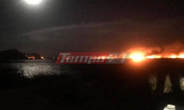 «Κόλαση» φωτιάς στην Αχαΐα - Η πυρκαγιά απειλεί τον αρχαιολογικό χώρο του Τείχους των Δυμαίων