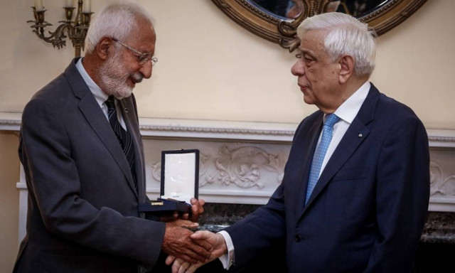 Ο Παυλόπουλος απένειμε το παράσημο του Ταξιάρχη της Τιμής σε τρεις σπουδαίους Έλληνες