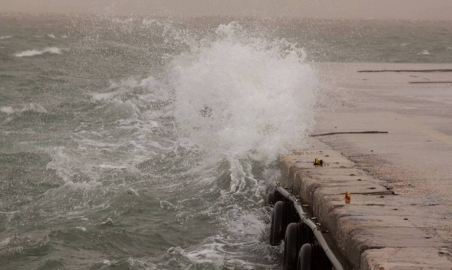 Πολιτική Προστασία: Πώς να προστατευτείτε από καταιγίδα και θυελλώδεις ανέμους