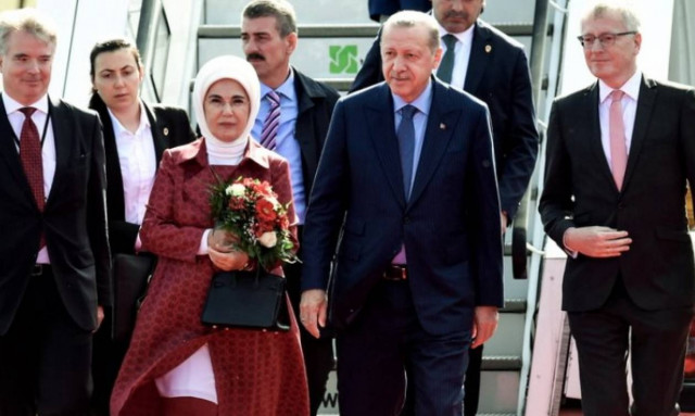 Στο Βερολίνο ο Ερντογάν: Το απρόοπτο με το κόκκινο χαλί και οι «τρομοκράτες του Γκιουλέν»