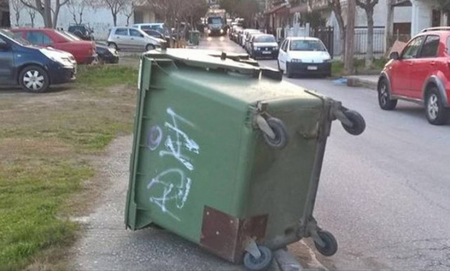 Κακοκαιρία – Ισχυροί άνεμοι: Προσοχή στους κάδους και στα αντικείμενα στο δρόμο